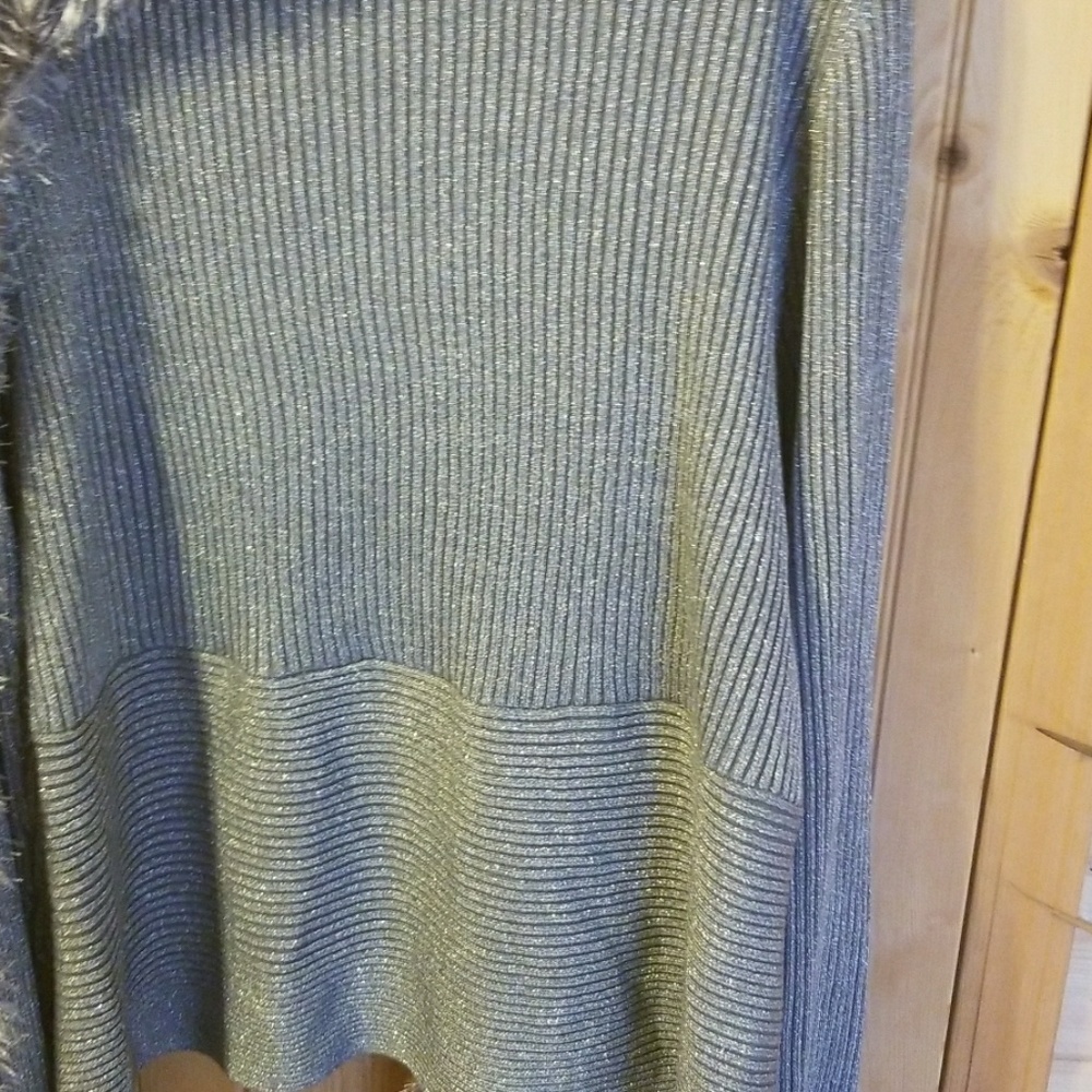 Sweater - Picture 3 of 4